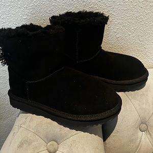 Mini Ugg Bailey bow. Brand new